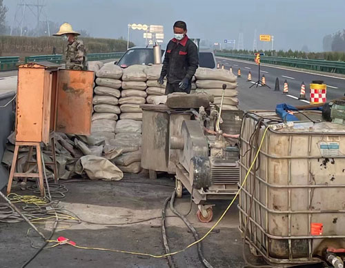 龙湖镇高速路病害处理